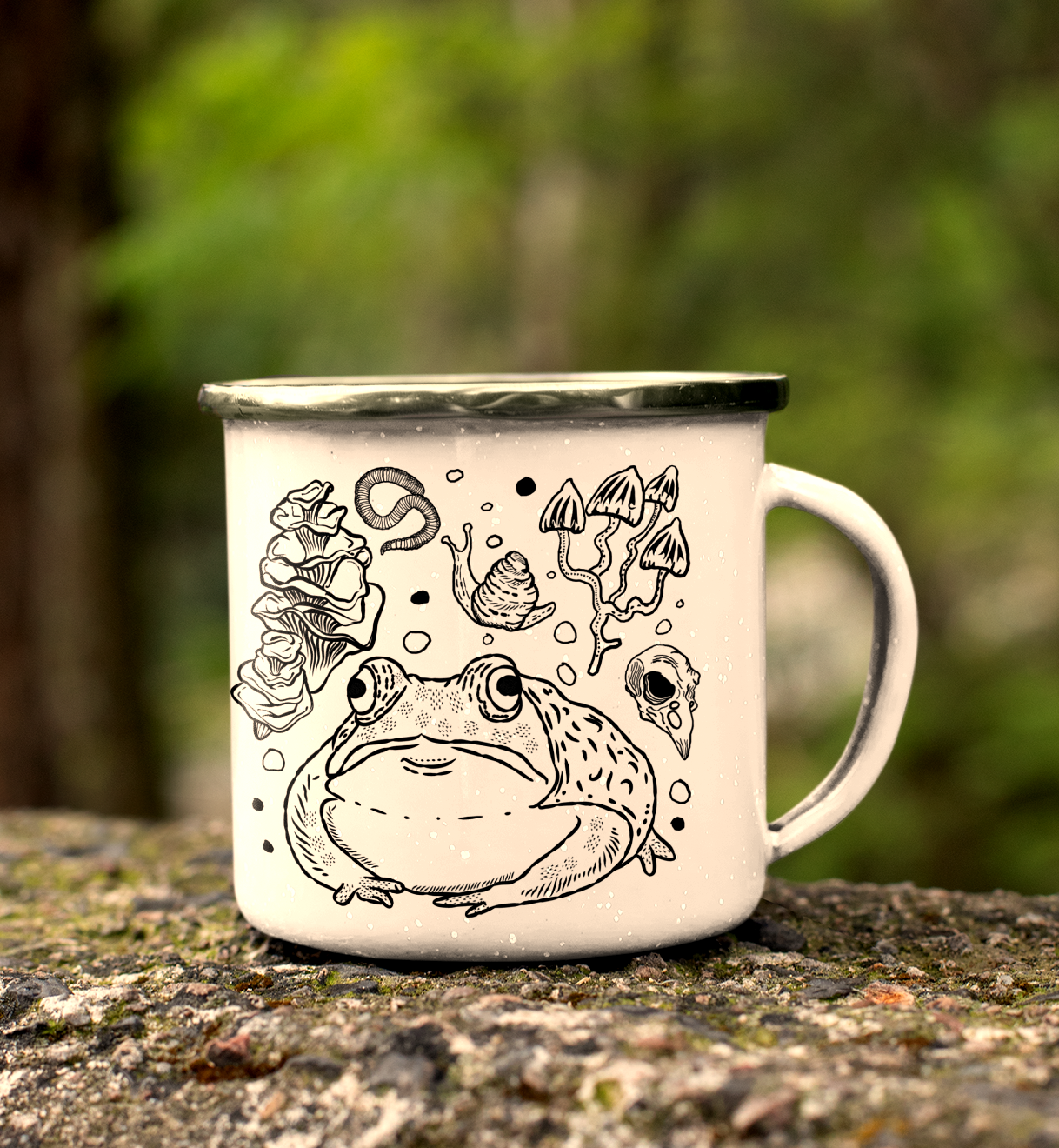 Emaille-Tasse - “Goblincore Sammelsurium”