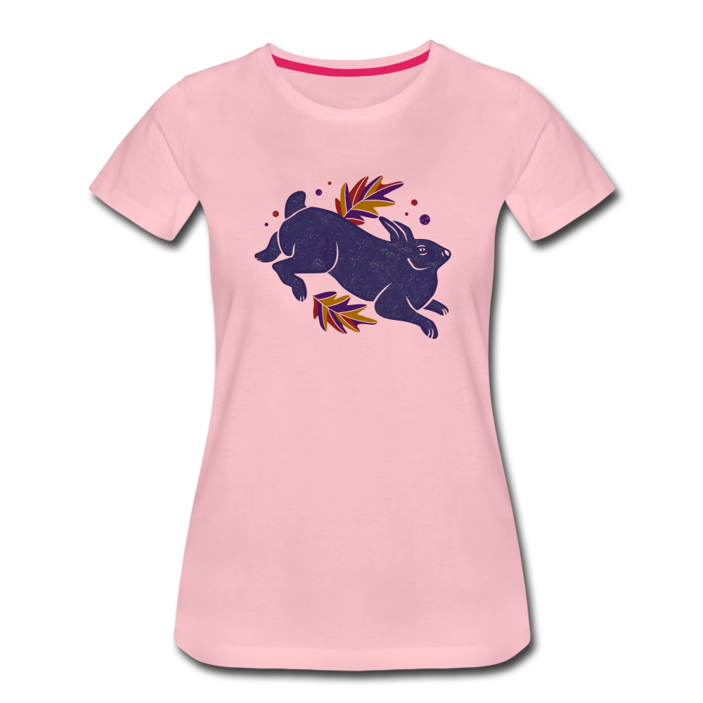 Frauen Premium T-Shirt "Hase im Laub" - Hinter dem Mond