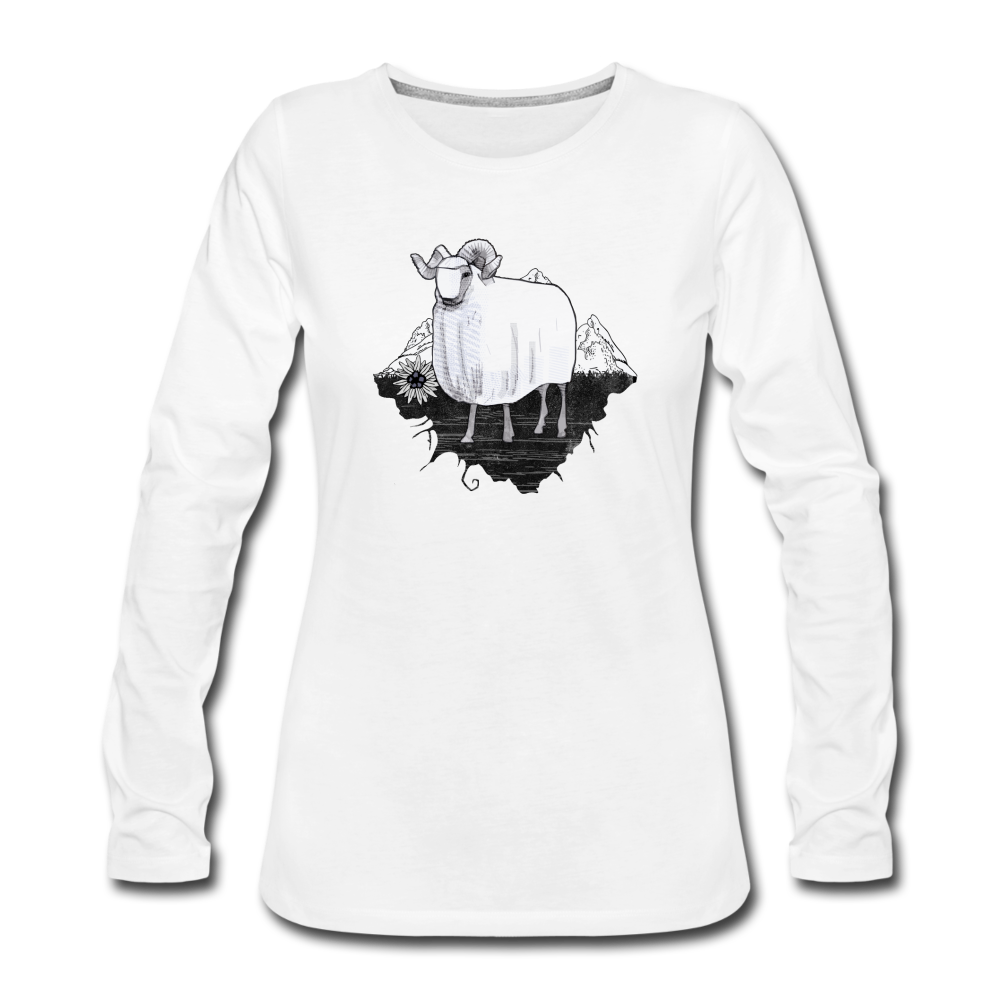 Frauen Premium Langarmshirt "Schaf in den Bergen" - Hinter dem Mond