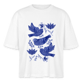 Stanley/Stella Frauen Boxy Bio-T-Shirt - “Fayence Vögel” - Weiß