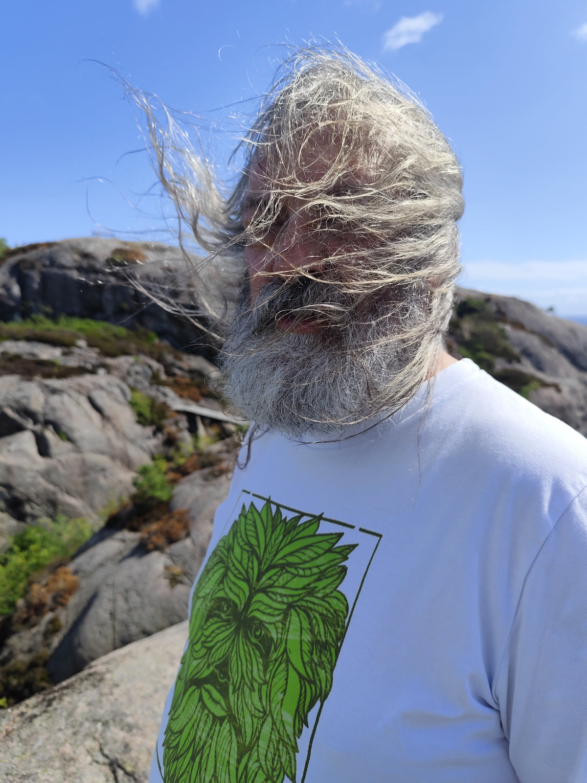 Premium Unisex T-Shirt „Green Man – Der Geist der Natur“