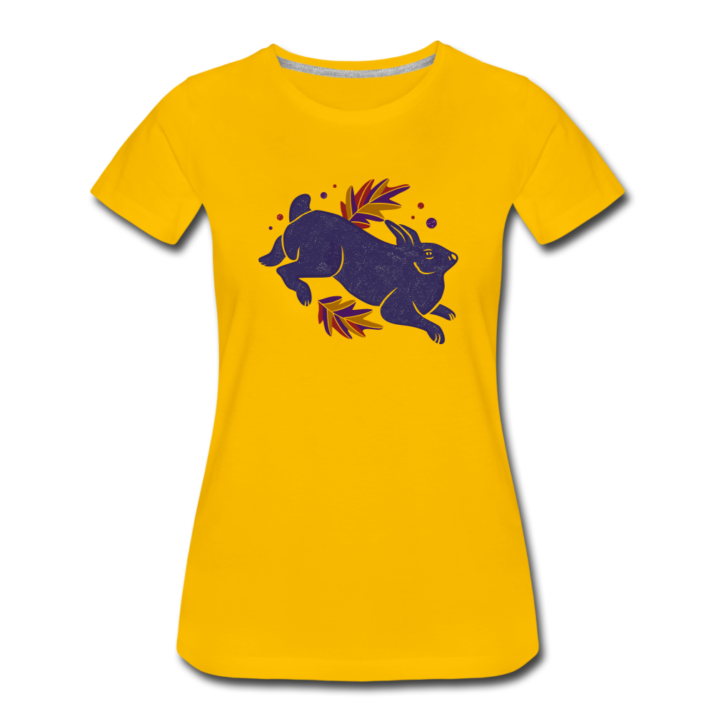 Frauen Premium T-Shirt "Hase im Laub" - Hinter dem Mond